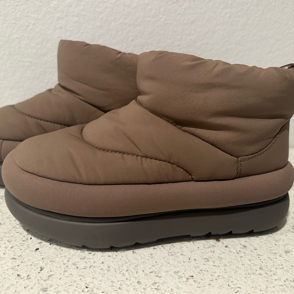 UGG - Picture 3 of 10